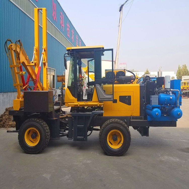 廠家專銷打樁機(jī)，裝載機(jī)改裝公路護(hù)欄打樁機(jī)